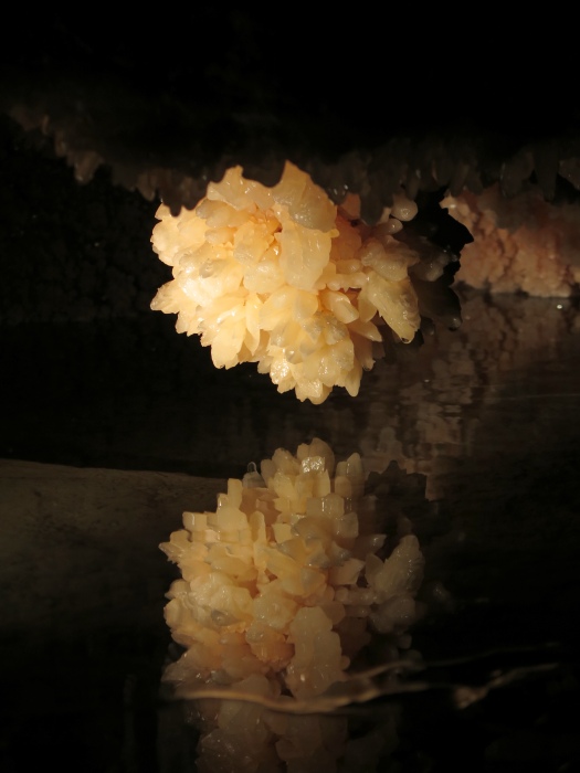 chandelier, Jersey cave Yarrangobilly